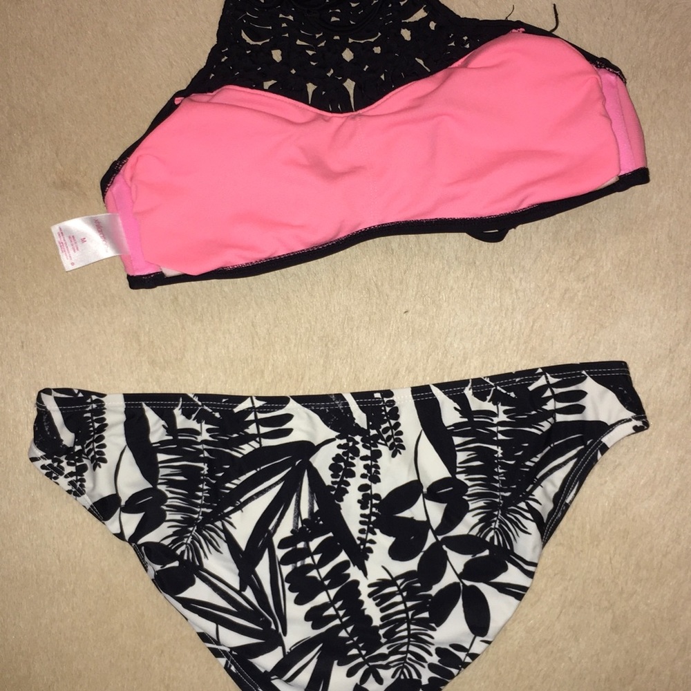 Bikini - Picture 4 of 4